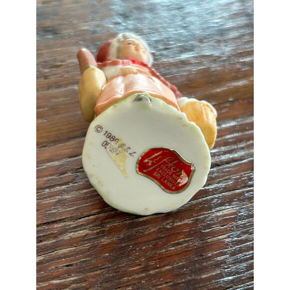 Vintage Lefton 1988 Little Red Riding Hood Figurine With Basket & Bread - Picture 5 of 5